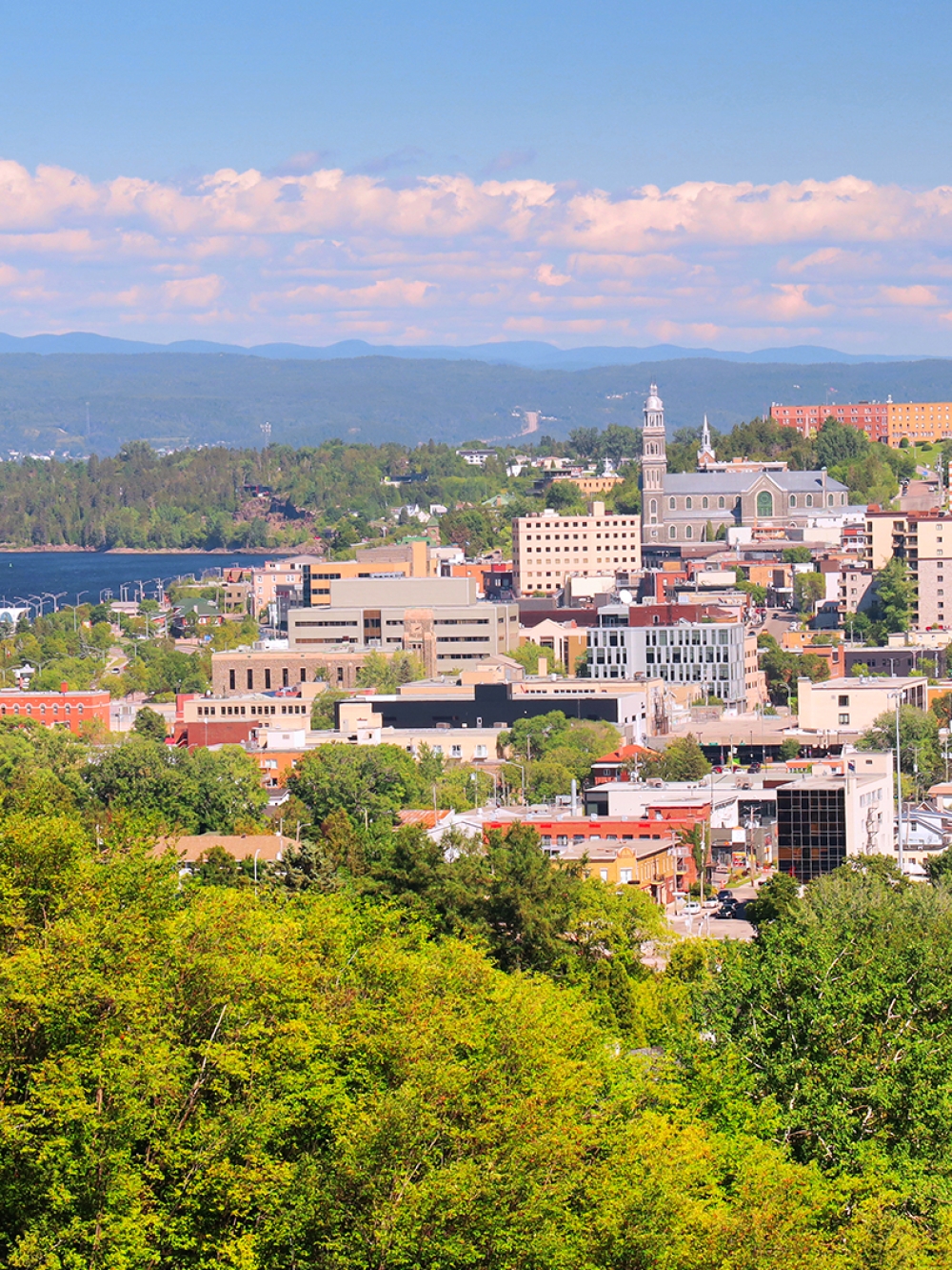 Image du paysage montrant la ville de Saguenay